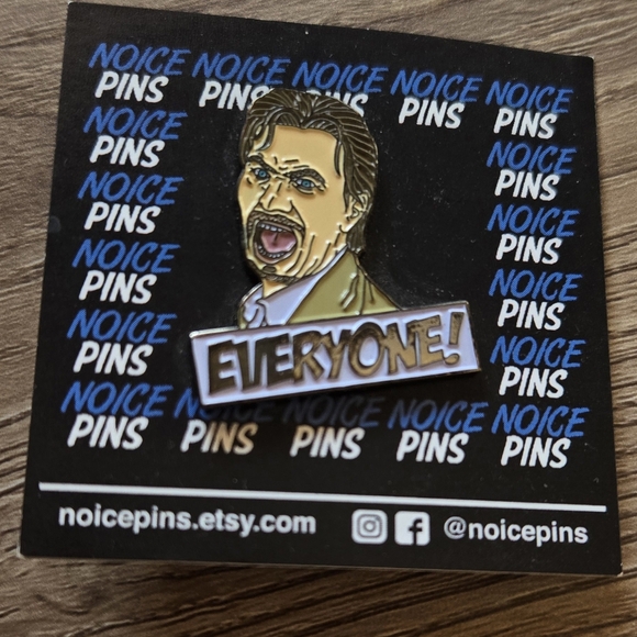"Everyone!" Iconic Gary Oldman Lapel/Jacket/Backpack Pin - Picture 2 of 8